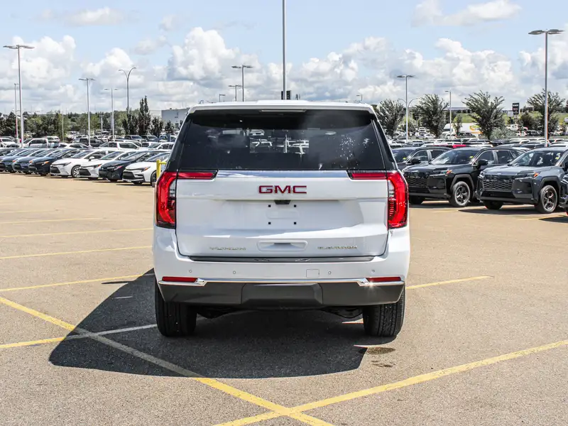 2026 GMC Yukon Elevation, bílá, 15 km, dovoz Kanada — foto 7 z 12