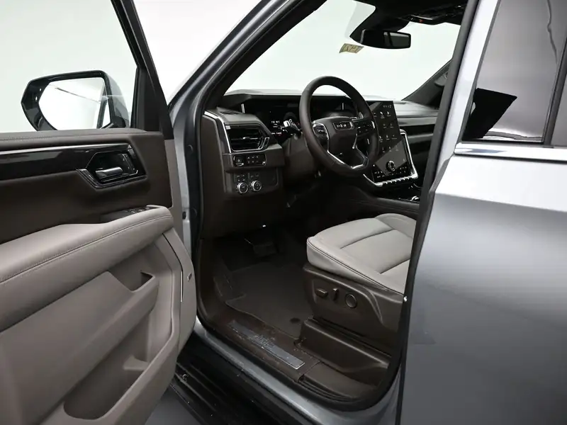 2026 GMC Yukon ELEVATION, šedá, 7 058 km, dovoz Kanada — foto 12 z 12