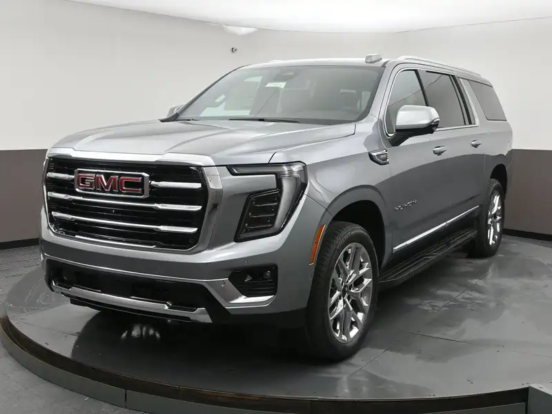 2026 GMC Yukon ELEVATION, šedá, 7 058 km, dovoz Kanada — foto 3 z 12