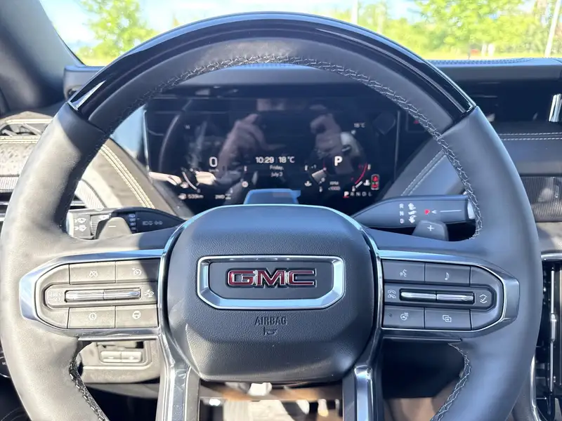 2026 GMC Yukon Elevation, modrá, 6 km, dovoz Kanada — foto 12 z 12