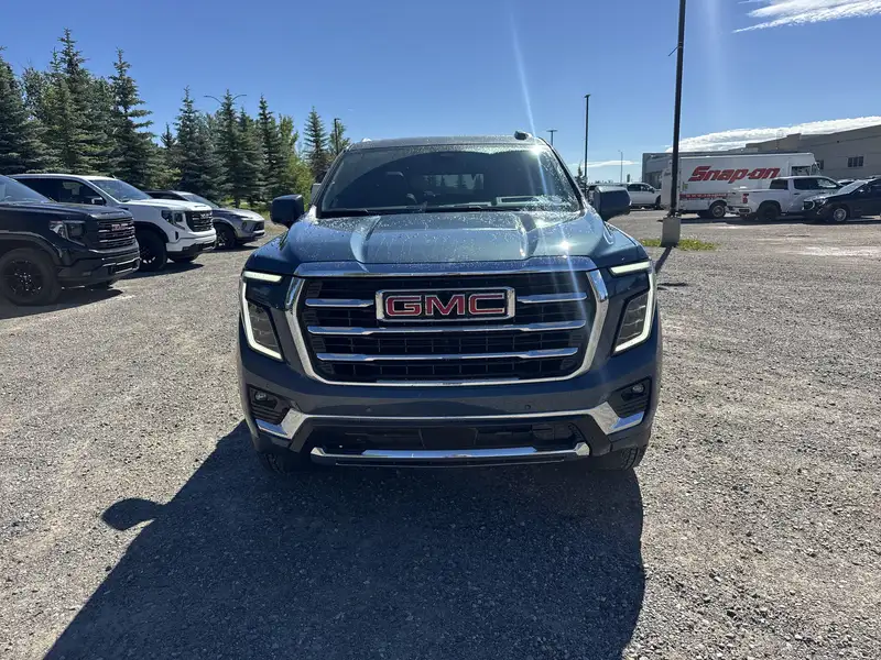 2026 GMC Yukon Elevation, modrá, 6 km, dovoz Kanada — foto 2 z 12