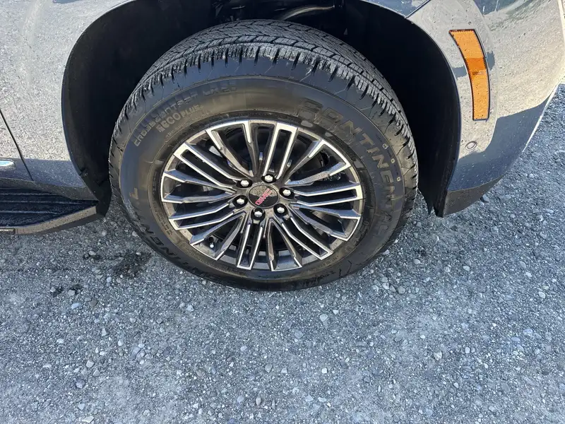 2026 GMC Yukon Elevation, modrá, 6 km, dovoz Kanada — foto 4 z 12