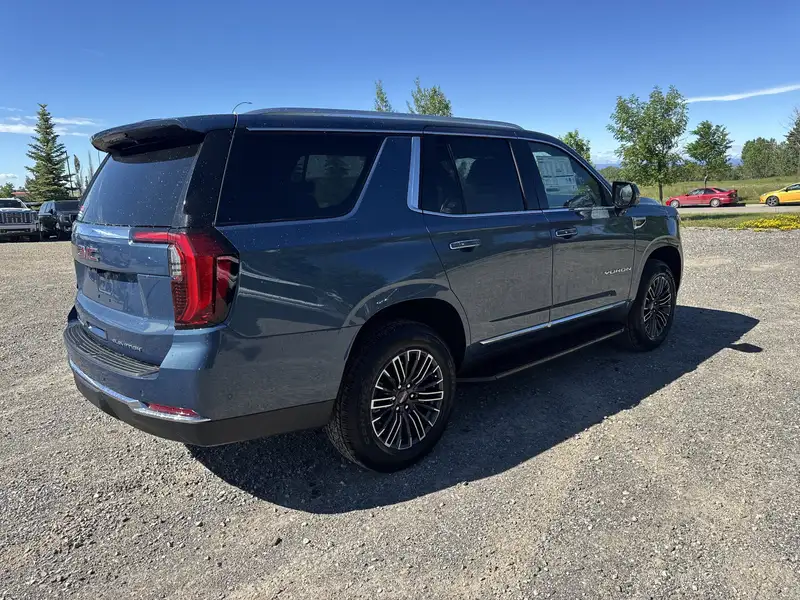 2026 GMC Yukon Elevation, modrá, 6 km, dovoz Kanada — foto 5 z 12