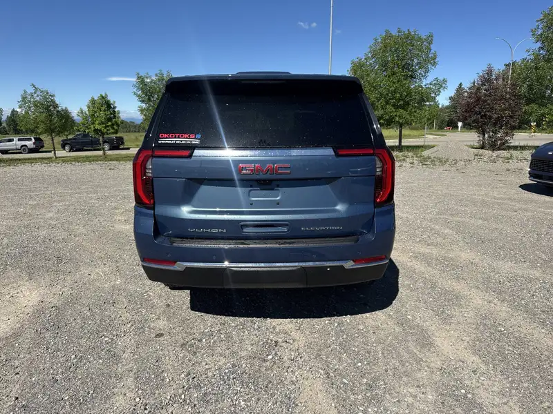 2026 GMC Yukon Elevation, modrá, 6 km, dovoz Kanada — foto 6 z 12