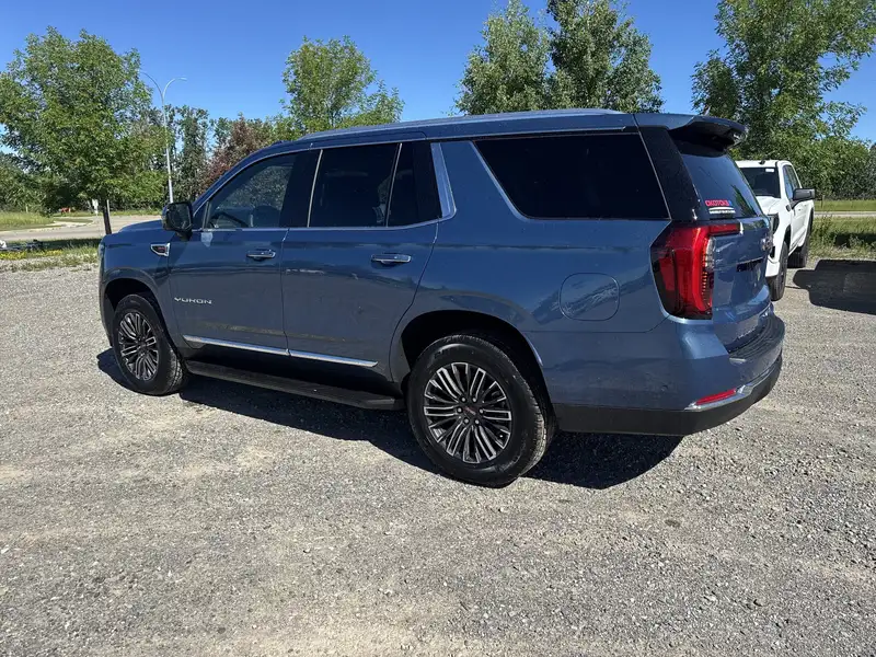 2026 GMC Yukon Elevation, modrá, 6 km, dovoz Kanada — foto 7 z 12