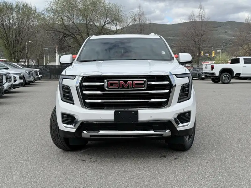 2026 GMC Yukon Elevation, bílá, 10 km, dovoz Kanada — foto 2 z 12