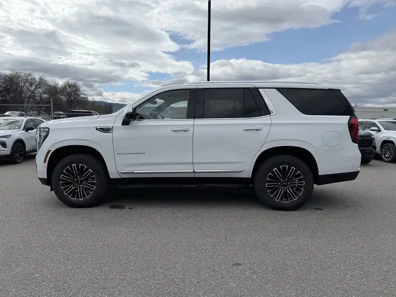 2026 GMC Yukon Elevation, bílá, 10 km, dovoz Kanada — foto 3 z 12