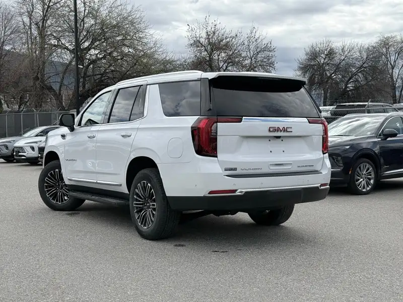 2026 GMC Yukon Elevation, bílá, 10 km, dovoz Kanada — foto 4 z 12