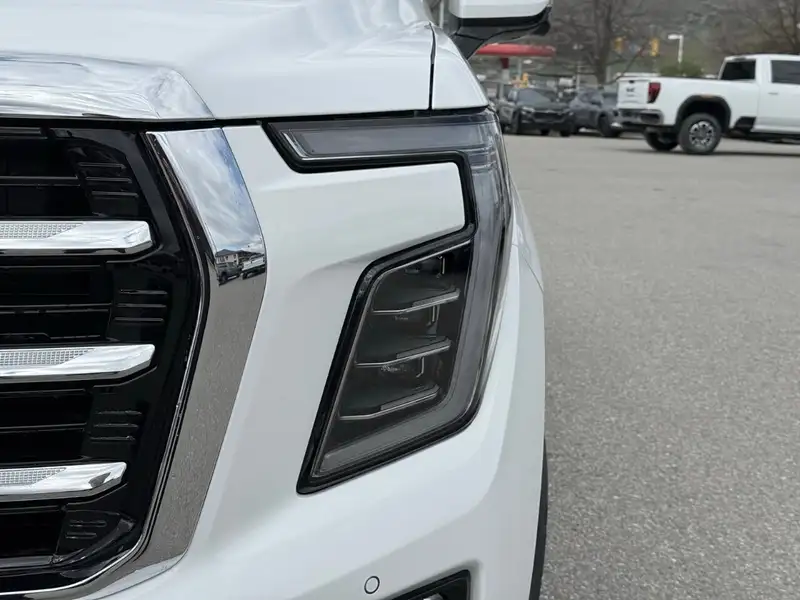 2026 GMC Yukon Elevation, bílá, 10 km, dovoz Kanada — foto 8 z 12