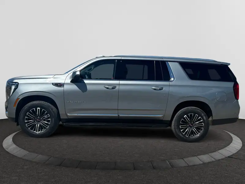 2026 GMC Yukon Elevation, šedá, 15 km, dovoz Kanada — foto 2 z 12