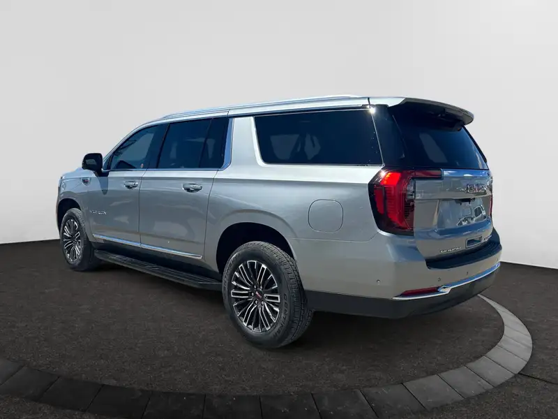 2026 GMC Yukon Elevation, šedá, 15 km, dovoz Kanada — foto 3 z 12