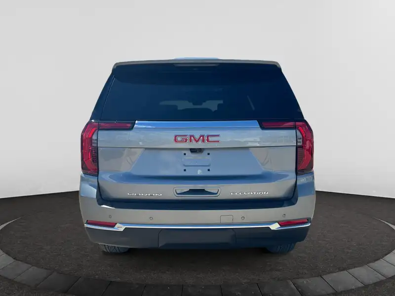 2026 GMC Yukon Elevation, šedá, 15 km, dovoz Kanada — foto 4 z 12