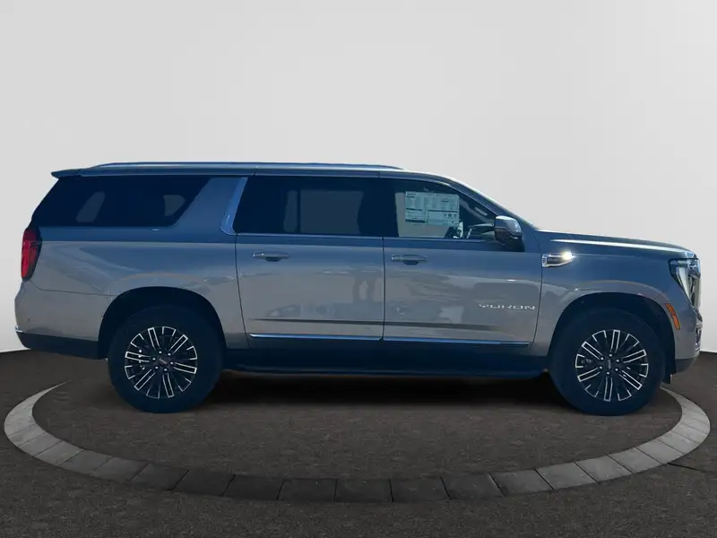 2026 GMC Yukon Elevation, šedá, 15 km, dovoz Kanada — foto 6 z 12