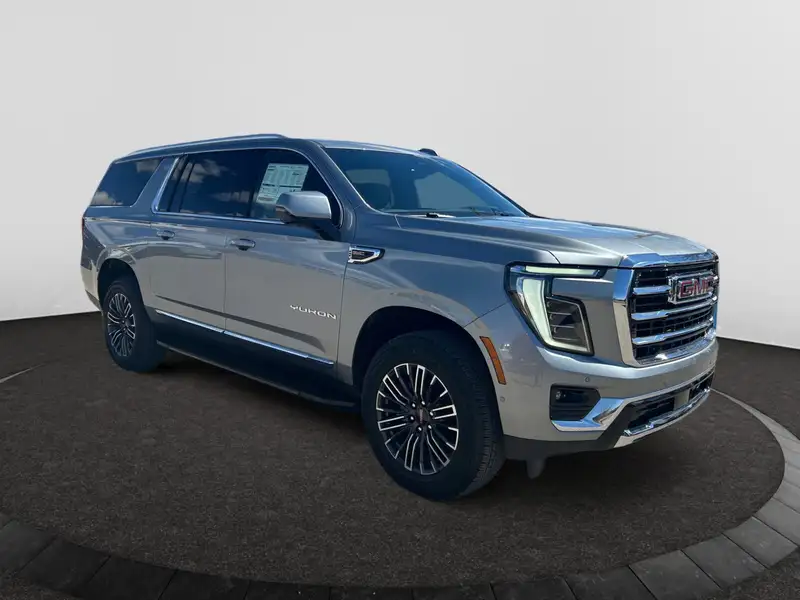 2026 GMC Yukon Elevation, šedá, 15 km, dovoz Kanada — foto 7 z 12