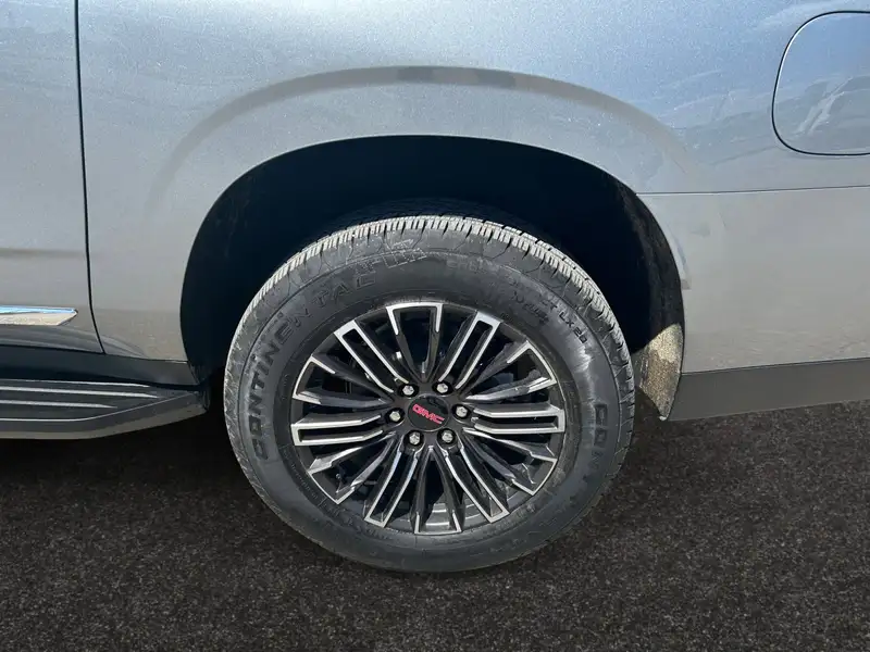 2026 GMC Yukon Elevation, šedá, 15 km, dovoz Kanada — foto 9 z 12