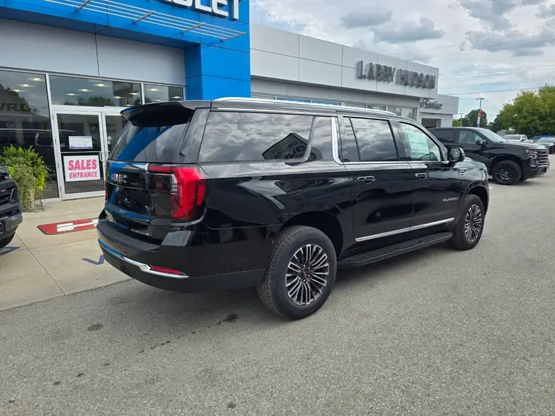 2026 GMC Yukon Elevation, černá, 15 km, dovoz Kanada — foto 3 z 12