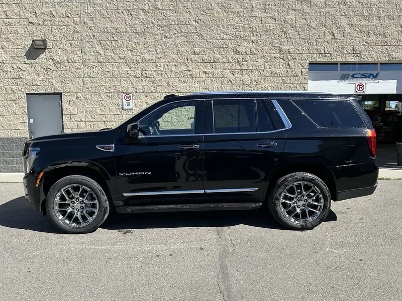 2026 GMC Yukon Elevation, černá, 4 701 km, dovoz Kanada — foto 3 z 12