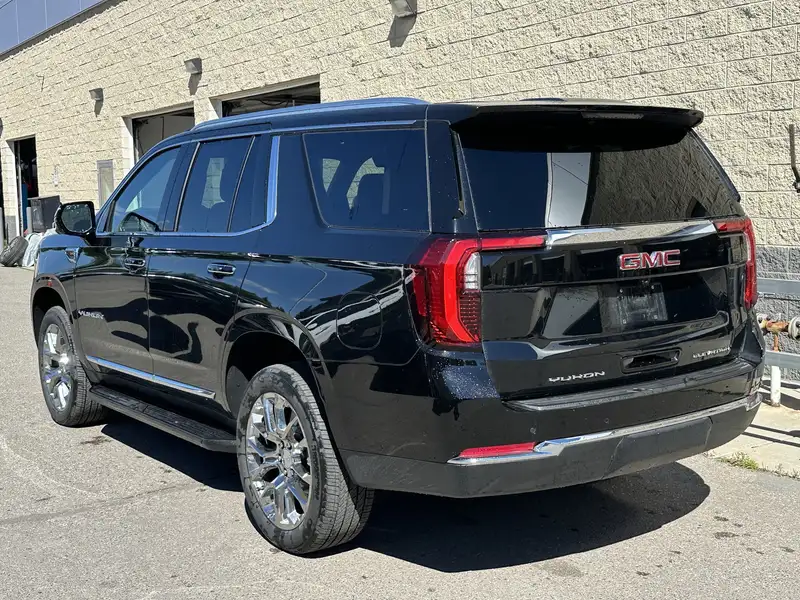 2026 GMC Yukon Elevation, černá, 4 701 km, dovoz Kanada — foto 4 z 12