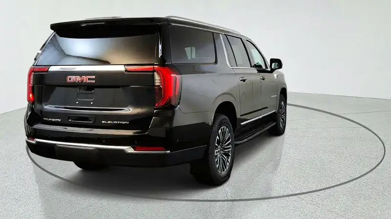 2026 GMC Yukon Elevation, černá, 7 km, dovoz Kanada — foto 3 z 12