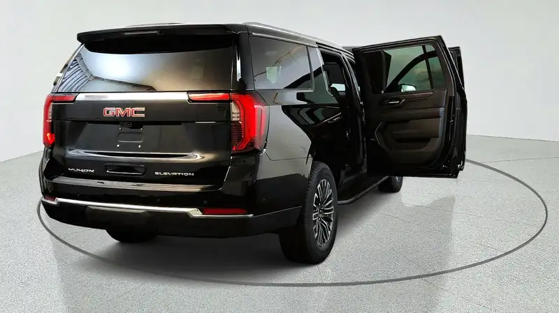 2026 GMC Yukon Elevation, černá, 7 km, dovoz Kanada — foto 9 z 12