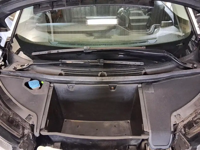 2017 BMW I3 W/RANGE EXTENDER, bílá, 114 637 km, dovoz Kanada — foto 8 z 12