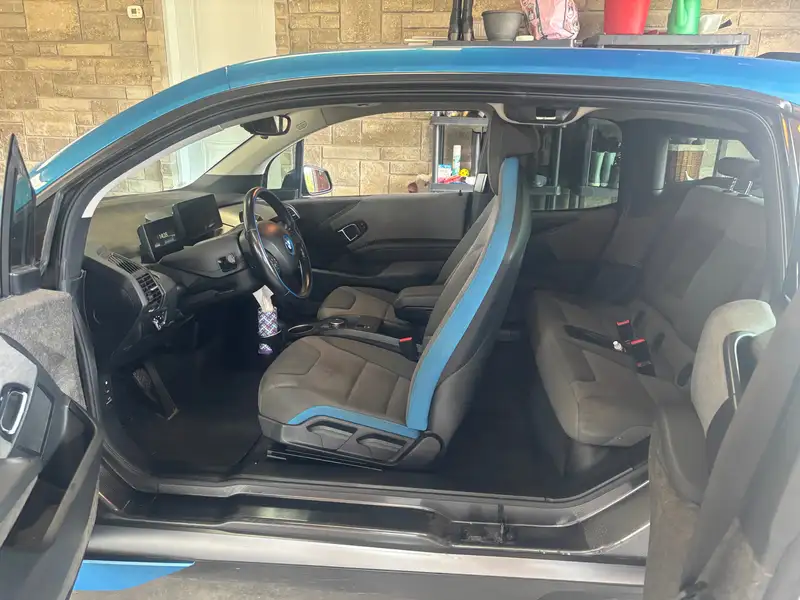 2017 BMW I3 range extender, modrá, 139 000 km, dovoz Kanada — foto 3 z 5