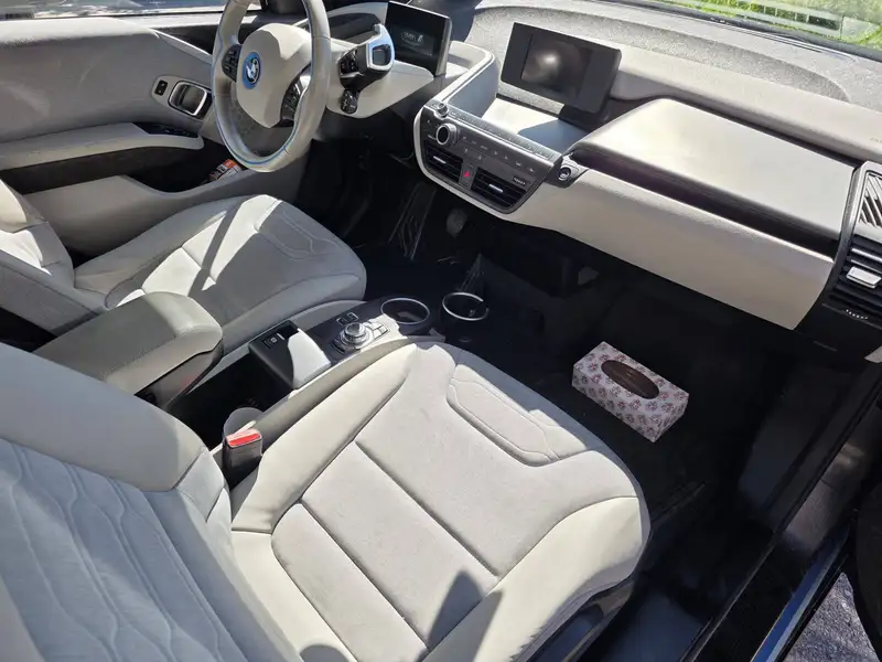 2016 BMW I3, černá, 166 000 km, dovoz Kanada — foto 2 z 10