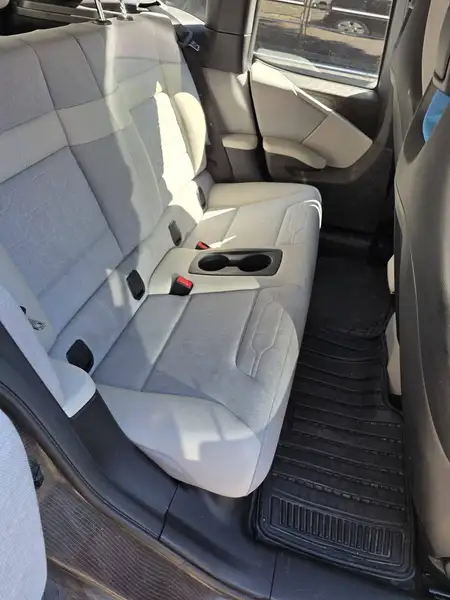 2016 BMW I3, černá, 166 000 km, dovoz Kanada — foto 3 z 10