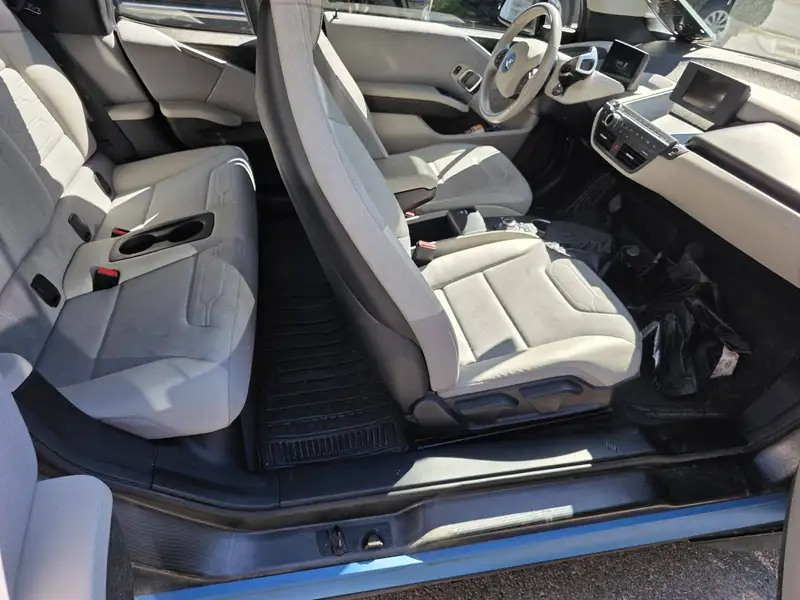 2016 BMW I3, černá, 166 000 km, dovoz Kanada — foto 4 z 10