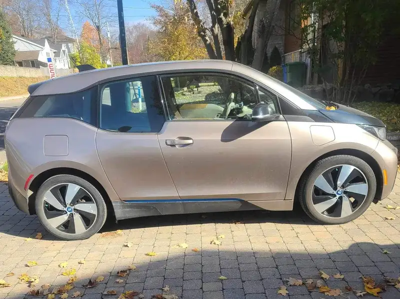 2015 BMW I3, béžová, 89 000 km, dovoz Kanada — foto 2 z 3