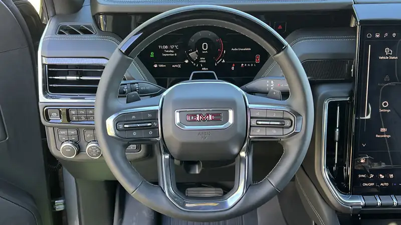 2026 GMC Yukon Elevation, šedá, 10 km, dovoz Kanada — foto 3 z 12