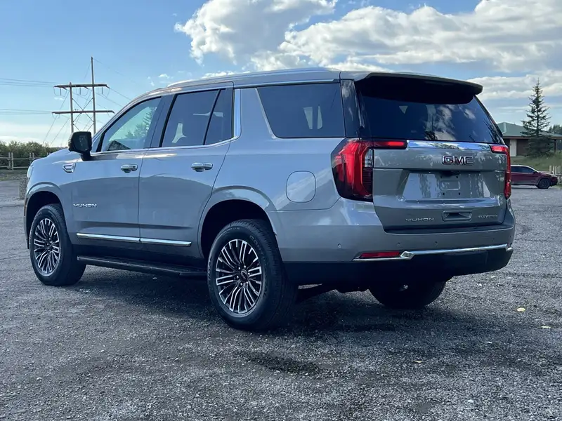2026 GMC Yukon Elevation, šedá, 10 km, dovoz Kanada — foto 6 z 12