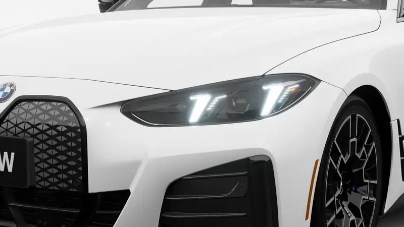 2026 BMW I4 eDrive40, bílá, 90 km, dovoz Kanada — foto 9 z 12