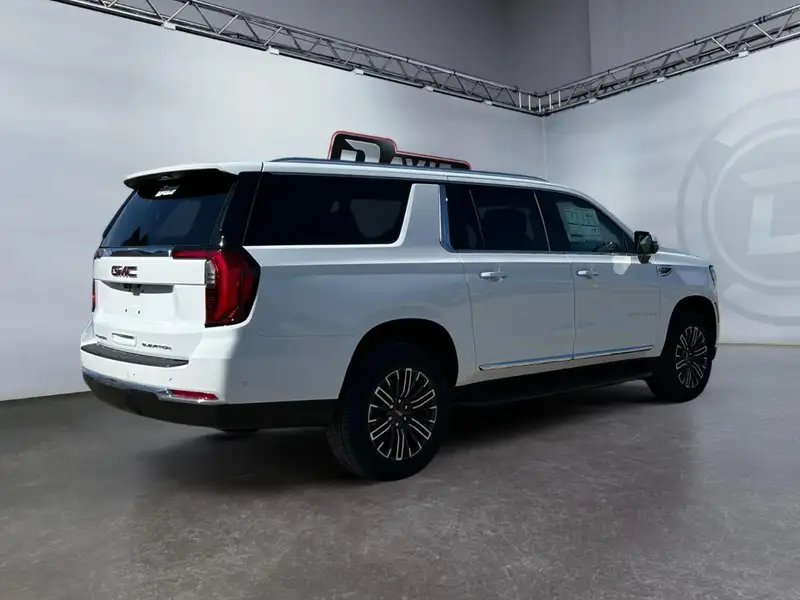 2026 GMC Yukon Elevation, bílá, 10 km, dovoz Kanada — foto 5 z 12