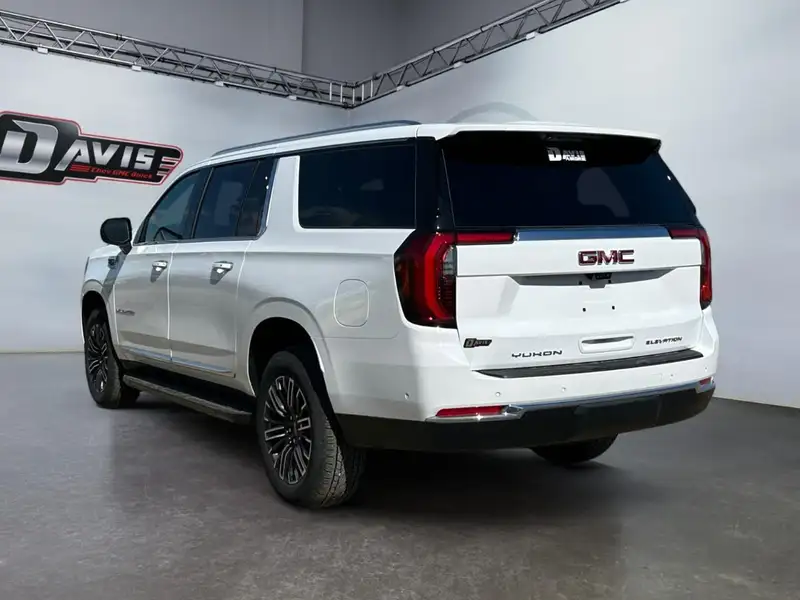 2026 GMC Yukon Elevation, bílá, 10 km, dovoz Kanada — foto 7 z 12