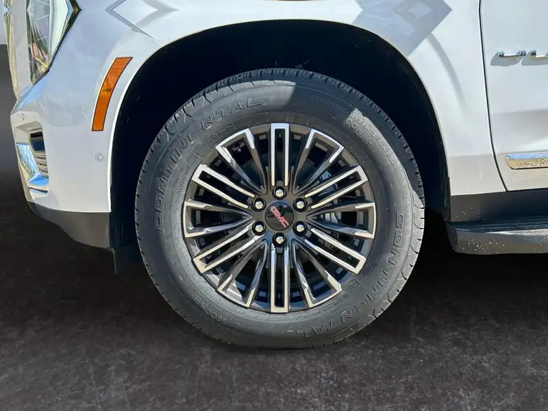 2026 GMC Yukon Elevation, bílá, 10 km, dovoz Kanada — foto 9 z 12