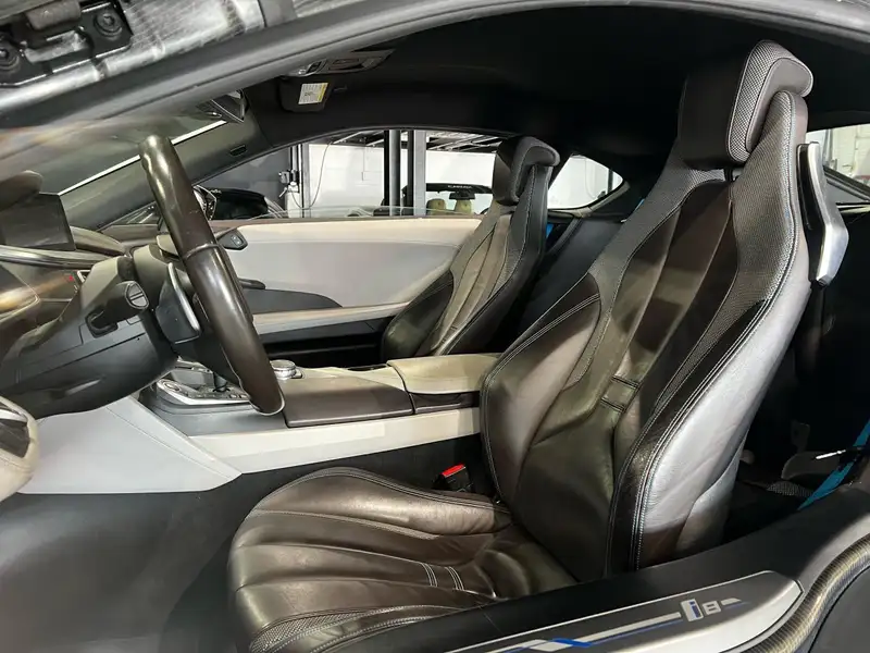2014 BMW I8 Edrive, bílá, 50 773 km, dovoz Kanada — foto 10 z 12