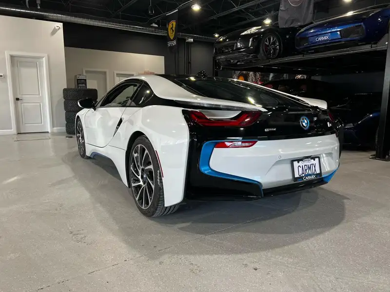 2014 BMW I8 Edrive, bílá, 50 773 km, dovoz Kanada — foto 5 z 12