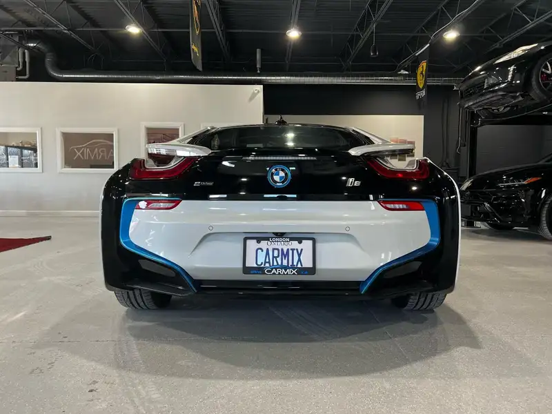 2014 BMW I8 Edrive, bílá, 50 773 km, dovoz Kanada — foto 6 z 12