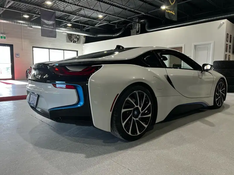 2014 BMW I8 Edrive, bílá, 50 773 km, dovoz Kanada — foto 7 z 12