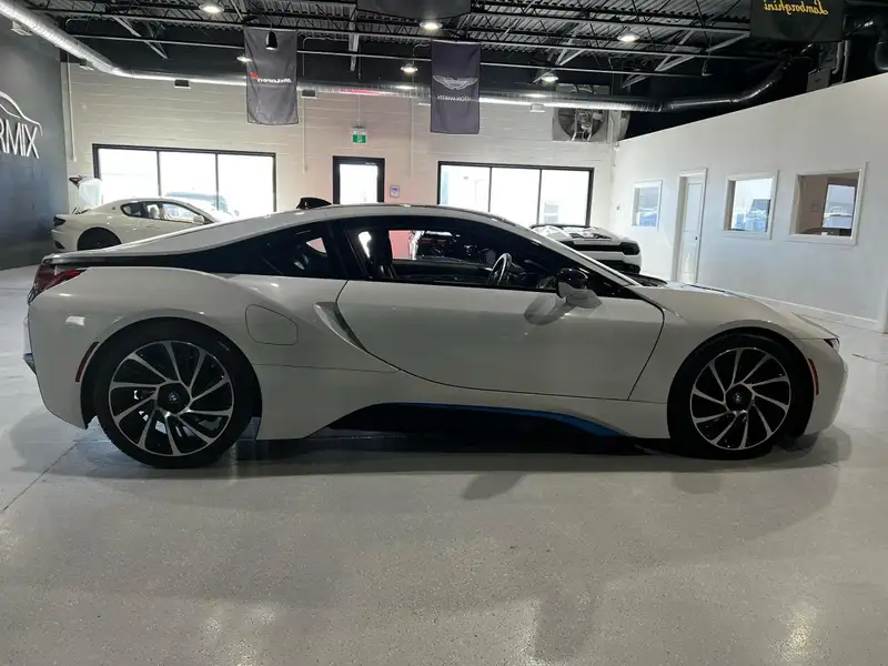 2014 BMW I8 Edrive, bílá, 50 773 km, dovoz Kanada — foto 8 z 12