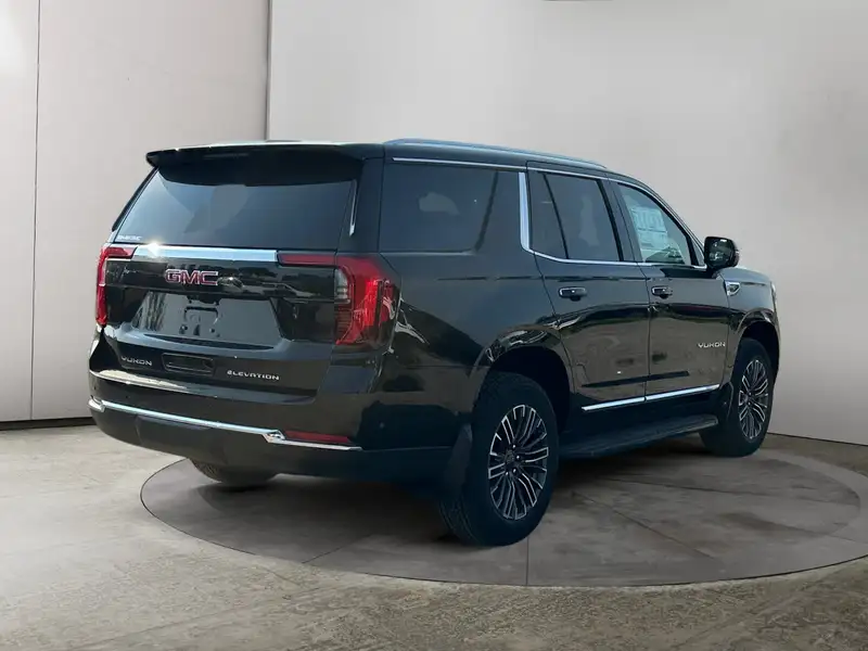 2026 GMC Yukon Elevation, černá, 4 km, dovoz Kanada — foto 5 z 12