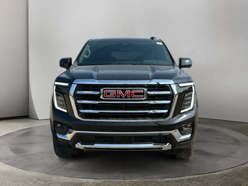 2026 GMC Yukon Elevation, černá, 4 km, dovoz Kanada — foto 7 z 12