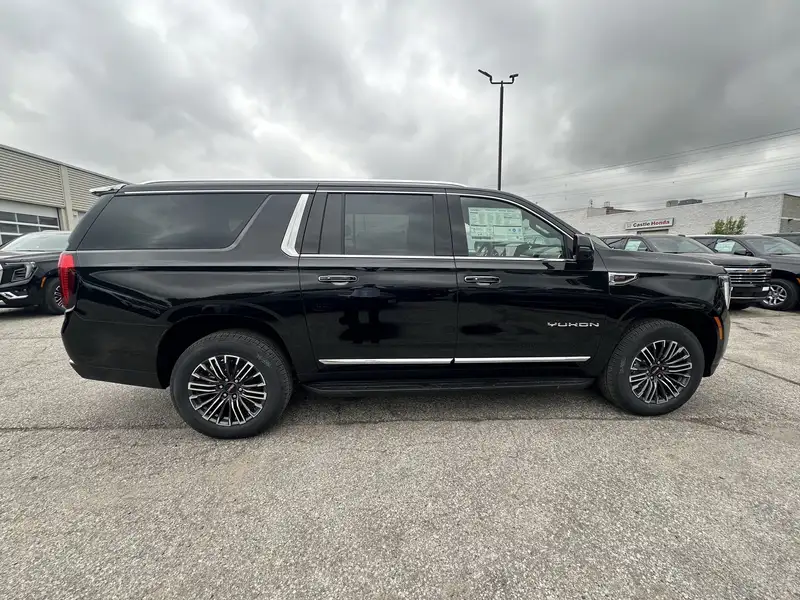 2026 GMC Yukon Elevation, černá, 10 km, dovoz Kanada — foto 4 z 12