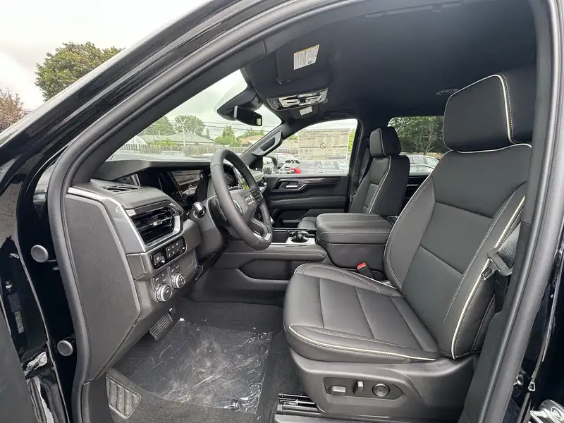 2026 GMC Yukon Elevation, černá, 10 km, dovoz Kanada — foto 7 z 12