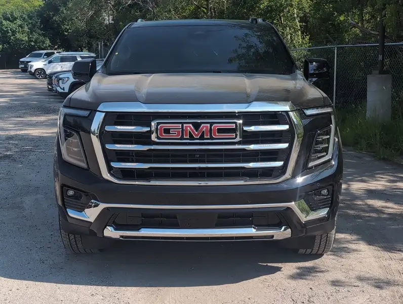 2026 GMC Yukon Elevation, černá, 15 km, dovoz Kanada — foto 3 z 12