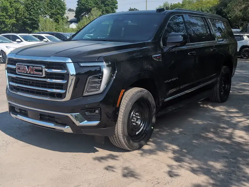2026 GMC Yukon Elevation, černá, 15 km, dovoz Kanada — foto 4 z 12