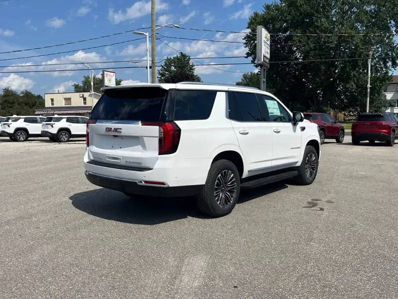 2026 GMC Yukon Elevation, bílá, 5 km, dovoz Kanada — foto 5 z 12