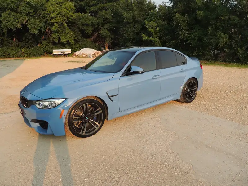 2017 BMW M3, modrá, 33 000 km, dovoz Kanada — foto 12 z 12