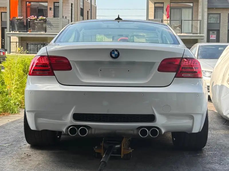 2011 BMW M3 E92 M3 2011, bílá, 186 000 km, dovoz Kanada — foto 7 z 10